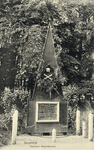 14230 Gezicht op het oude gedenkteken ter nagedachtenis van Christoffel Pullman te Soestdijk (gemeente Baarn) uit het ...